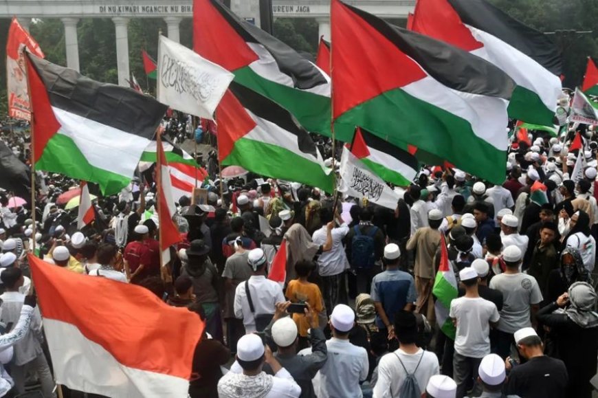 Peserta Aksi Damai Bela Palestina Tinggalkan Monas Tanpa Sampah