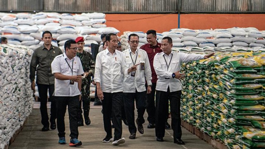 Jokowi Tetapkan Program Bansos Beras untuk 22 Juta Rakyat Miskin Hingga Juni 2024