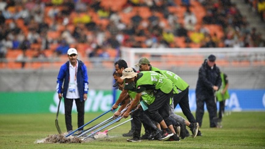 Ketika Hujan Deras Hiasi Pertandingan Piala Dunia U-17 2023: Genangan Air di JIS dan Kenapa Atap Tidak Ditutup?