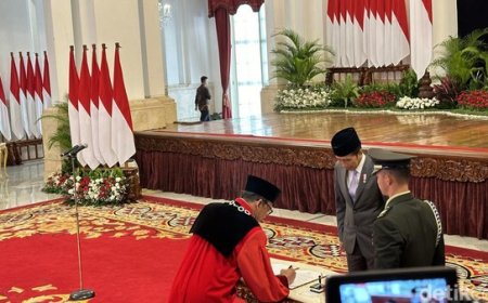 Presiden Jokowi Lantik Ridwan Mansyur sebagai Hakim MK Menggantikan Manahan Sitompul