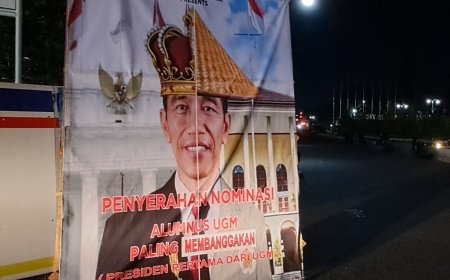 Baliho Jokowi 'Alumnus Paling Membanggakan' Muncul di UGM