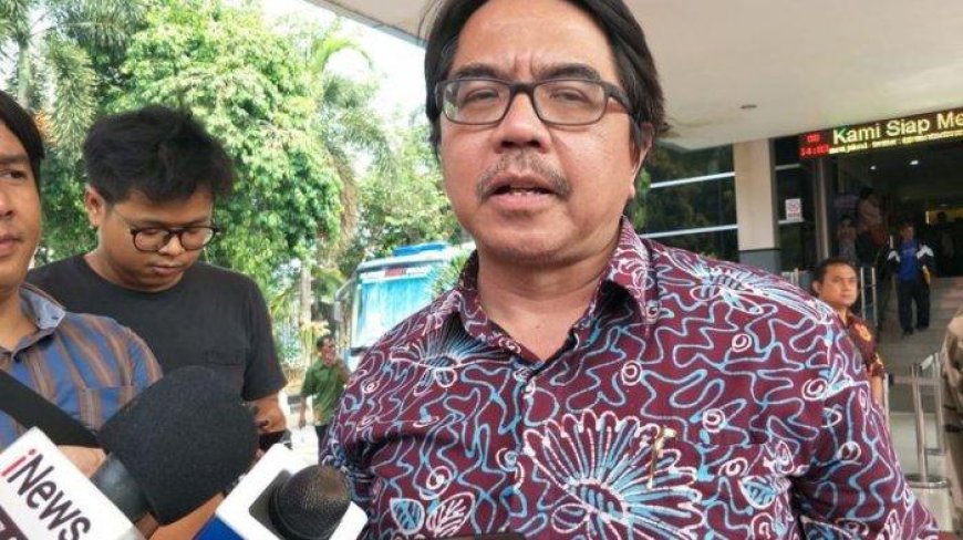 Ade Armando Kritik Ironi Aksi BEM UI dan UGM yang Protes Politik Dinasti di DIY