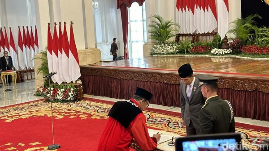 Presiden Jokowi Lantik Ridwan Mansyur sebagai Hakim MK Menggantikan Manahan Sitompul