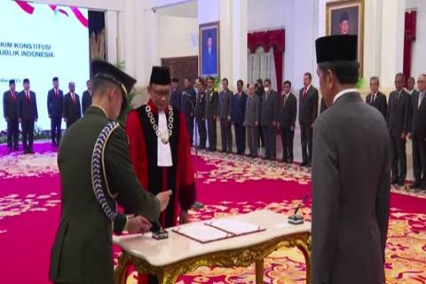 Jokowi Lantik Ridwan Mansyur sebagai Hakim Mahkamah Konstitusi Pengganti Manahan Sitompul