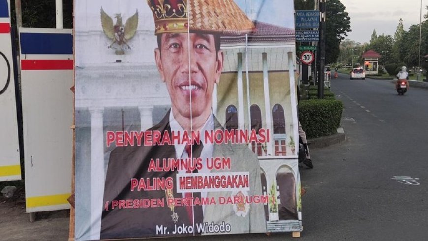 Baliho Jokowi 'Alumnus Paling Membanggakan' Memunculkan Ketegangan di UGM: Aksi Penyerahan Nominasi dan Respons BEM