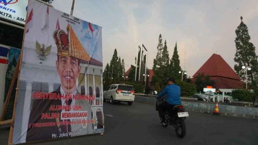 Baliho 'Alumnus Paling Membanggakan' Jokowi Berkembang di UGM: Respons BEM UGM