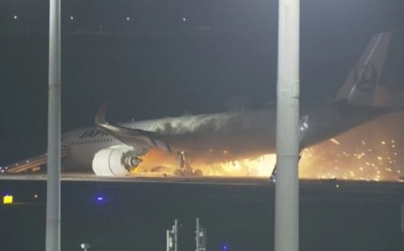 Pesawat Japan Airlines Tabrak Pesawat Penjaga Pantai di Bandara Haneda Tokyo, 5 Tewas