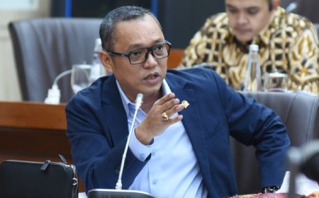 Kontroversi Pernyataan Jokowi: Politisi Elite PDIP Soroti Kontradiktif dan Elektabilitas Prabowo-Gibran Dituding 'Mandek'