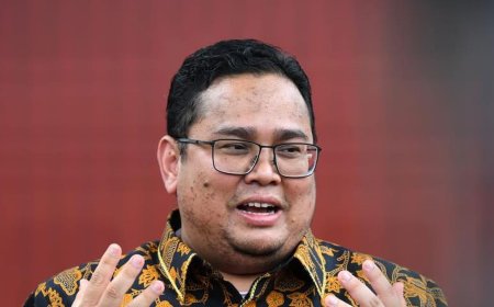 Bawaslu Mendalami Kontroversi Salam Dua Jari dari Mobil RI: Apakah Bu Iriana Pejabat Negara?