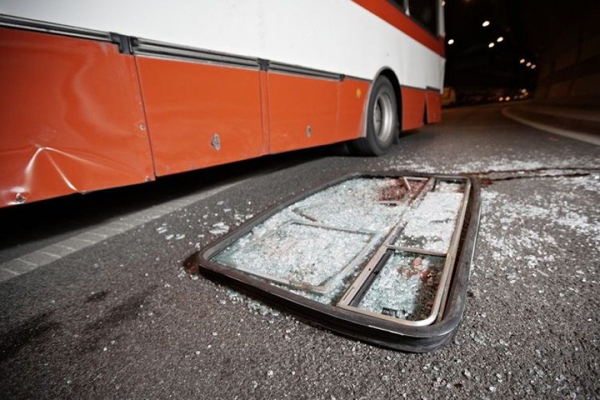 Tragedi Kecelakaan Bus di Tol Japek Malam Tahun Baru 2024, 6 Jiwa Melayang