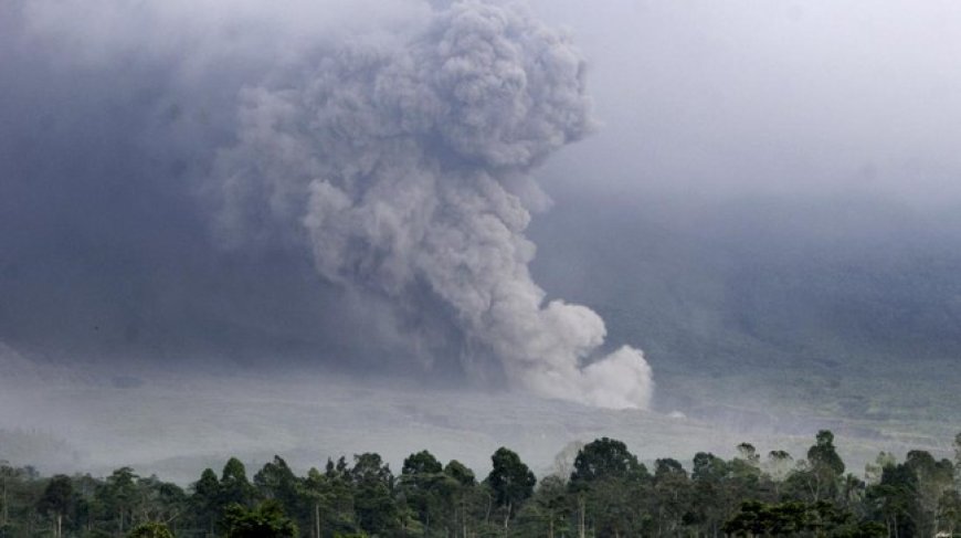 Gunung Semeru Erupsi: Ancaman Abu Setinggi 2.000 Meter, Wilayah Sekitar Dikepung Bahaya