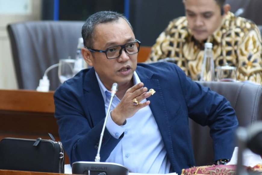 Kontroversi Pernyataan Jokowi: Politisi Elite PDIP Soroti Kontradiktif dan Elektabilitas Prabowo-Gibran Dituding 'Mandek' 