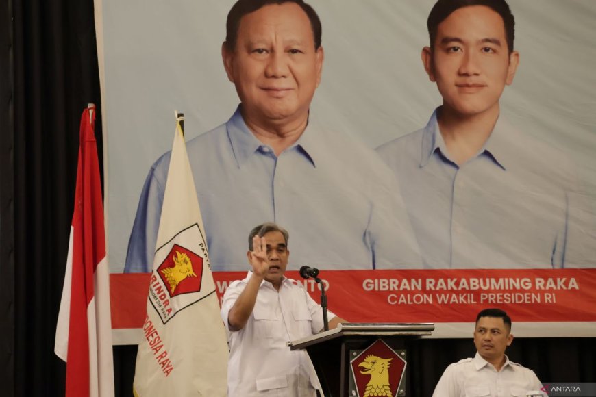 TKN Sarankan Prabowo Tetap di Menteri Pertahanan: Respons Terhadap Panggilan Mundur dan Konflik Kepentingan