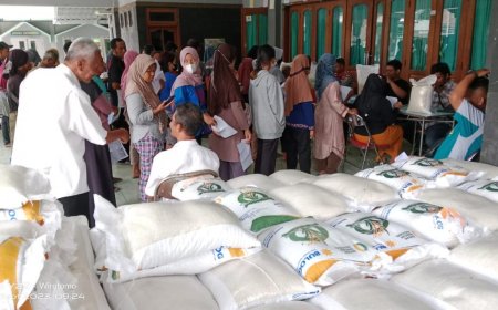 enyaluran Bansos Beras 10 Kg Dihentikan Sementara: Pemilu 2024 Memengaruhi Kebijakan Pangan Pemerintah