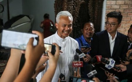 Ganjar Pranowo Mendorong KPU Akui Kegagalan Sistem Elektronik Pemilu 2024