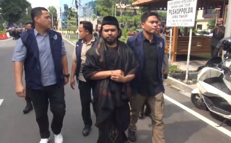 Gus Samsudin Dijemput Paksa Polisi Terkait Konten 'Tukar Pasangan'