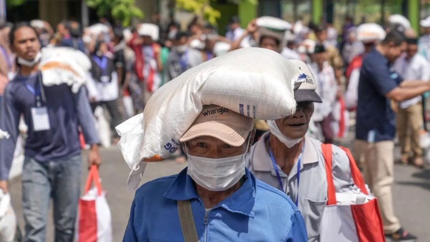 Pemilu 2024 Jadi Pemicu Penghentian Bansos Beras 10 Kg Sementara, Jokowi Buka Peluang Perpanjangan